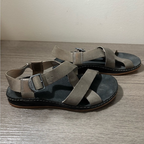 Chaco Townes Grey Leather Sandals Womens Size 5 Barely Worn Excellent Condition - Picture 2 of 6